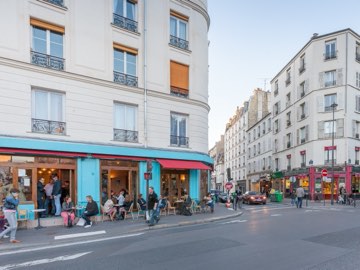 L’immeuble d’angle du Valmy et sa terrasse